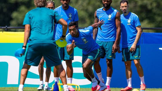 Seleção Brasileira retoma treinos sob calor extremo e monitora desfalques para as oitavas de final
