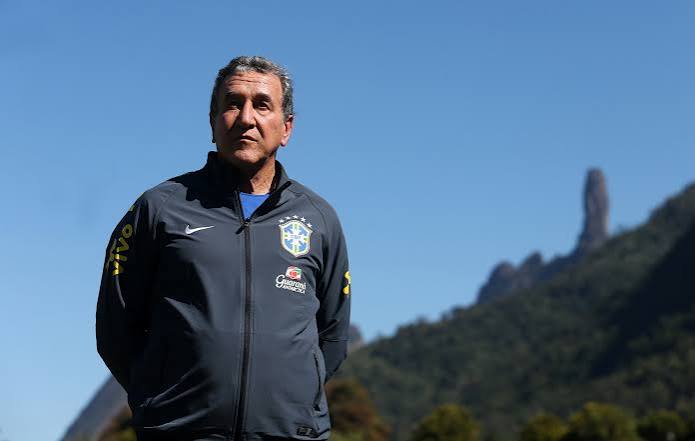 Carlos Alberto Parreira é internado em estado grave com inflamação pulmonar no Rio de Janeiro