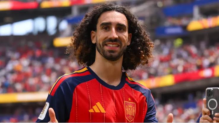 Cucurella enaltece desempenho defensivo da Espanha após conquista do título mundial contra a Argentina