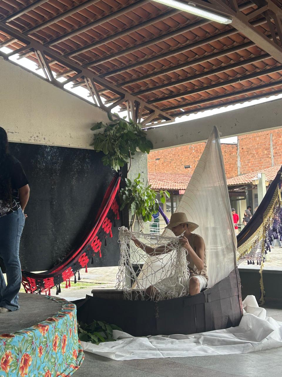 APRESENTAÇÃO NO PÁTIO